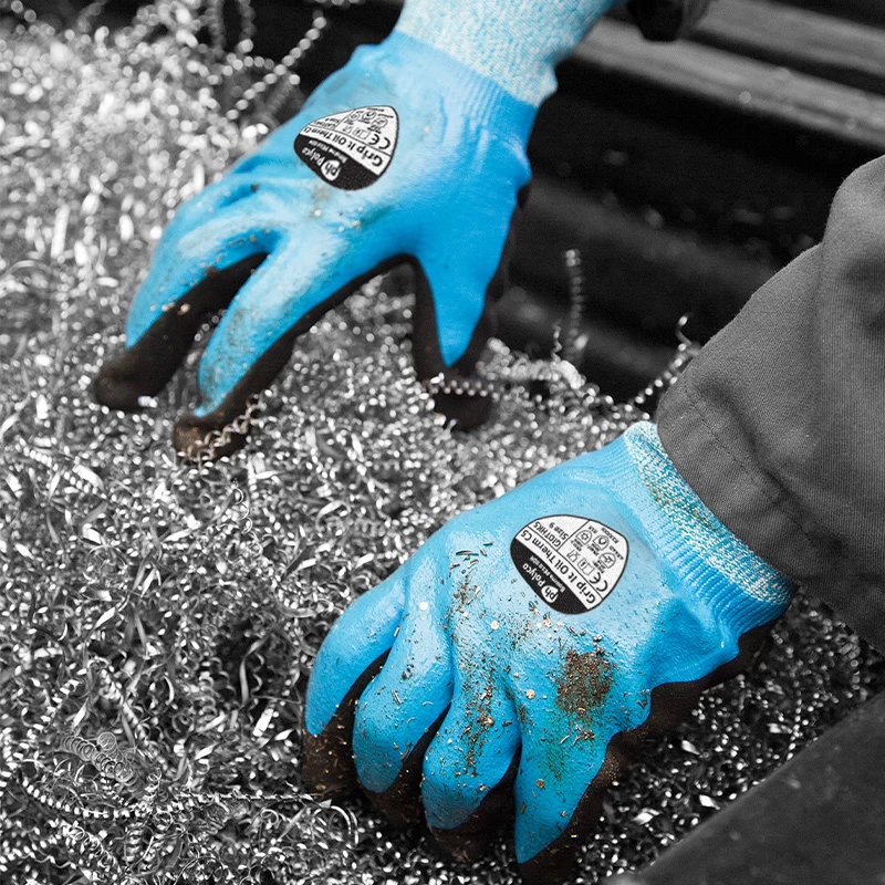 Polyco Grip It Oil Therm C5 Fleece-Liner Protective Handling Gloves 4 Polyco Grip It Oil Therm C5 Fleece-Liner Protective Handling Gloves - Image 2